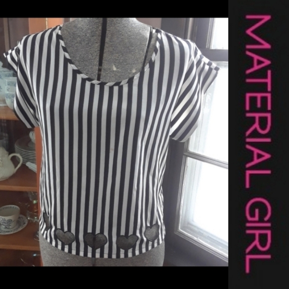 Size XS striped cute out heart shaped cropped top - Picture 11 of 11